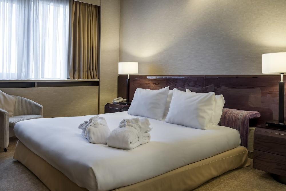 Mercure South Hotel 4*